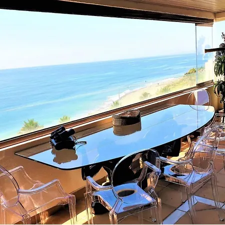 Luxury Beachfront إِستيبونا
